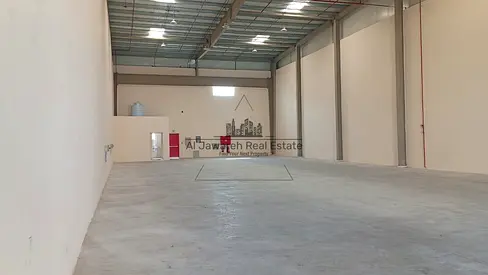 Warehouse for rent, 5015 sq ft, 50 kW, on the street, suitable for any industrial activity.