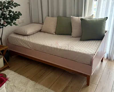 Wooden Daybed in Pink with Mattress