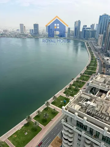 شقة للبيع علي كورنيش المجاز الشارقة