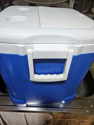 Large insulated food keeper / cooler box