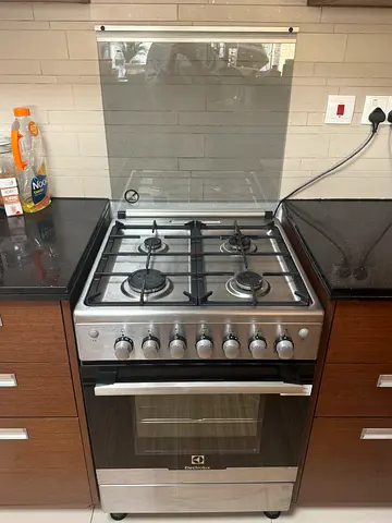 Electrolux Stove with oven for Sale. (Brand new condition)