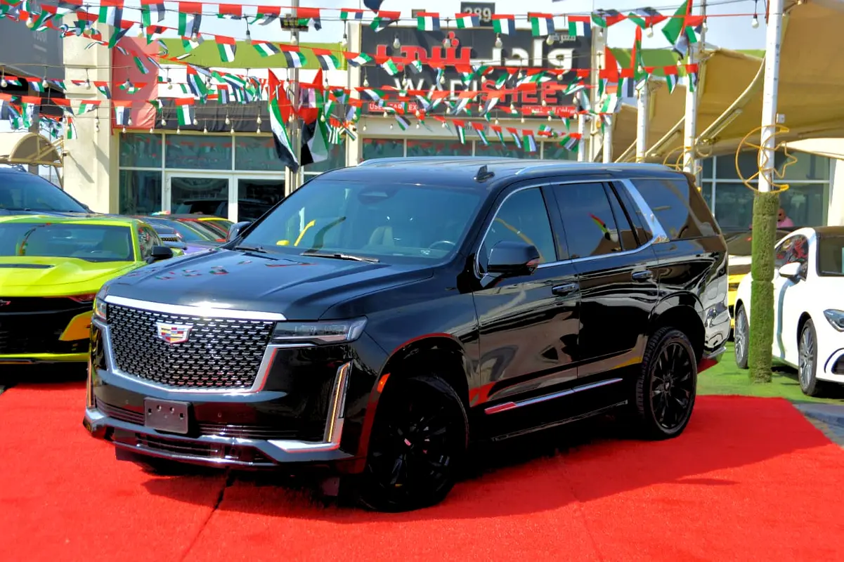 Cadillac Escalade 2023 — photo 1 of 18