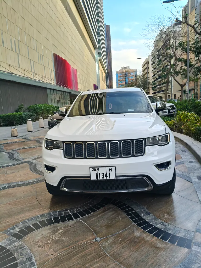 Jeep Cherokee 2020 — photo 1 of 10