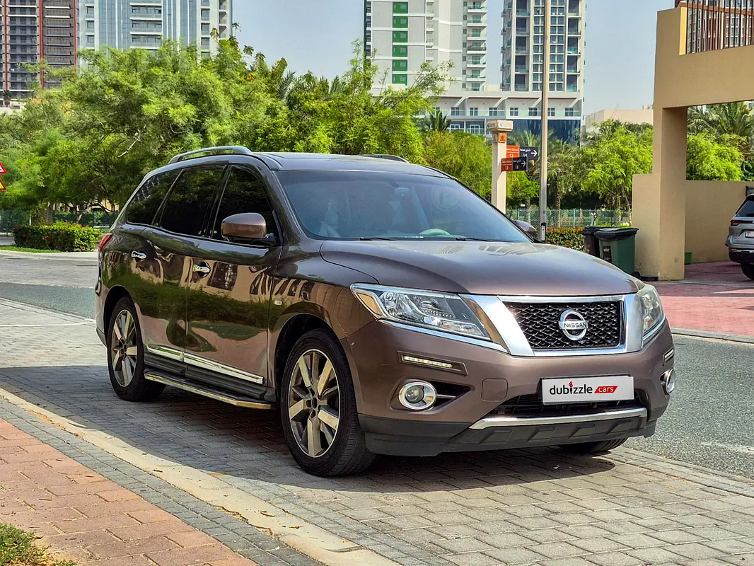 Nissan Pathfinder 2015 — photo 1 of 16