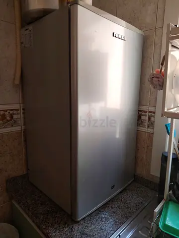 Small single-door Nikai refrigerator - good working condition