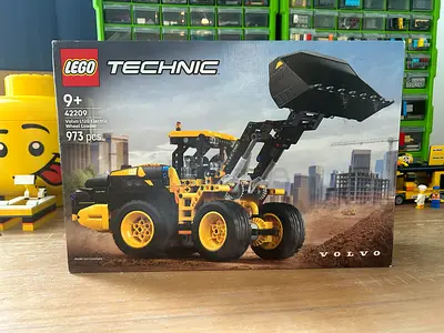Lego Technics - Volvo L120 Electric Wheel Loader