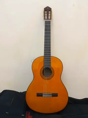 Yamaha Classical Acoustic Guitar - Good Condition, Includes Soft Case , ninety percent new!