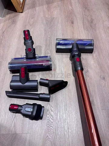 Dyson v10 Vacuum Cleaner - Rechargeable
