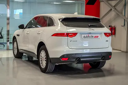 2019 Jaguar F-PACE photo 8