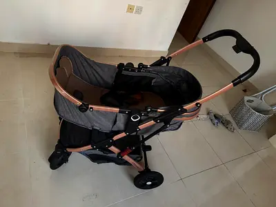 Lightweight foldable baby stroller/pram in good condition
