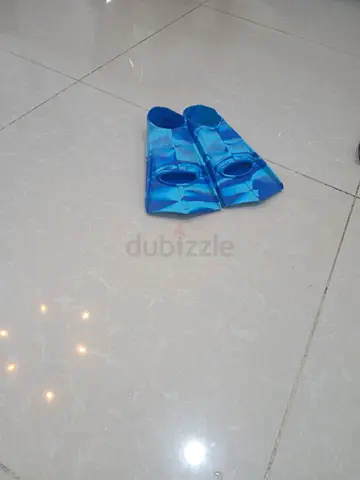 Pair of short blue swim fins / snorkeling flippers – new