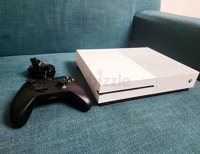 XBOX One S Disc Edition 1 TB with original controller