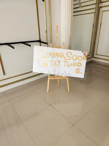 Wooden Display Easel / Painting Stand - Light Tripod Easel