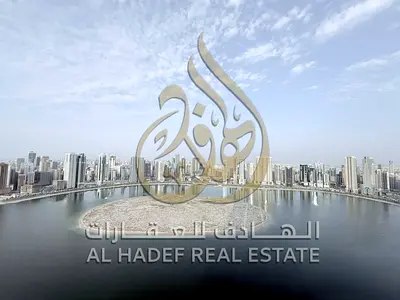 شقة 3 غرف وصالة فاخرة | إطلالة كاملة على البحيرة | غرفة خادمة ماستر | 3 بلكونات | مساحة واسعة | جيم | مسبح | باركن | موقع مميز