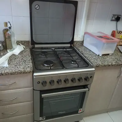 Used freestanding 4-burner gas stove with oven (stainless steel)
