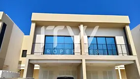 Elegant 2BR Townhouse | Single Row | Vacant