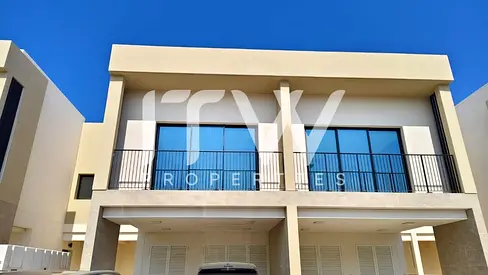 Elegant 2BR Townhouse | Single Row | Vacant