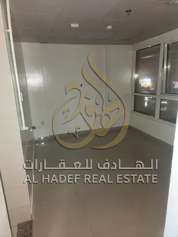 🔥🔥 استوديو واسع جداً للإيجار السنوي في مويلح – تصميم مميز قريب من جميع الخدمات! 🔥🔥  🏡 استوديو للإيجار السنوي في منطقة مويلح، من المناطق الحيوية ف