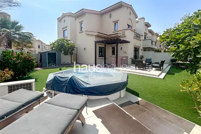 Huge Corner Unit | Single Row | Backs Park + Pool