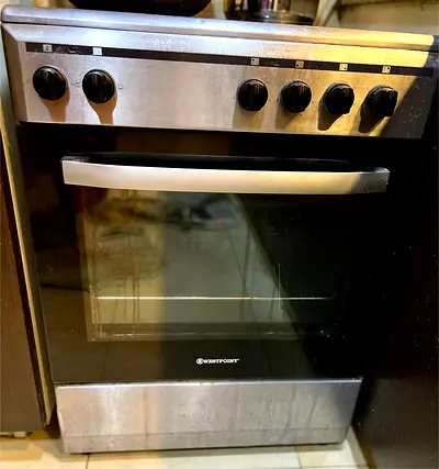 Westpoint Freestanding Electric Oven with 4 Burners - Used