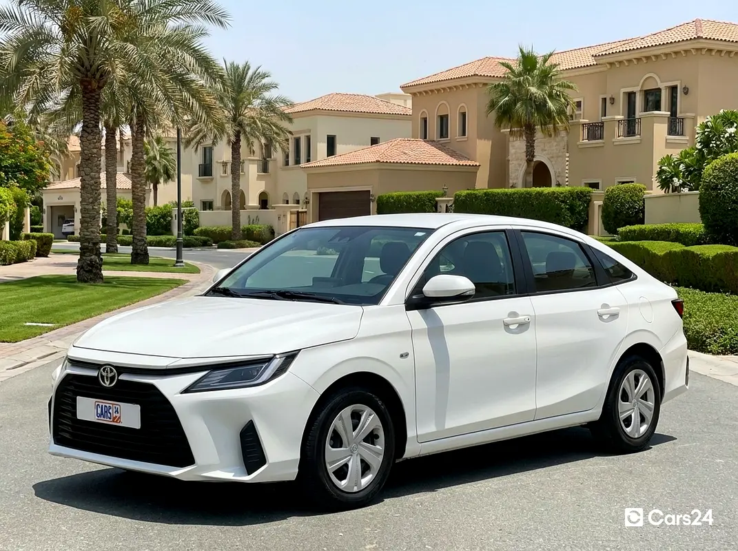 Toyota Yaris 2023 — photo 1 of 13