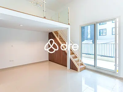 Luxury Loft Studio | Renovated | Vacant Now