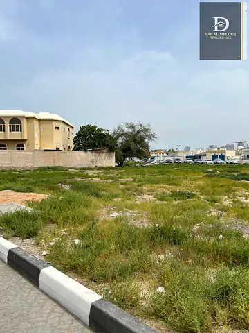 للبيع فى الشارقه   منطقه العزره   قطعه ارض سكنيه/ مساحه 8176 قدم   موقع مميز جدا / على شارع 18 متر + اناره + صرف صحى   تملك مواطنين و دول مجلس التعاون
