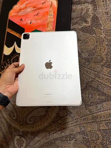 Apple iPad Pro 12.9 inch, M2 Chip (6th Gen) 128GB Wi-Fi+ Cellular Silver White.