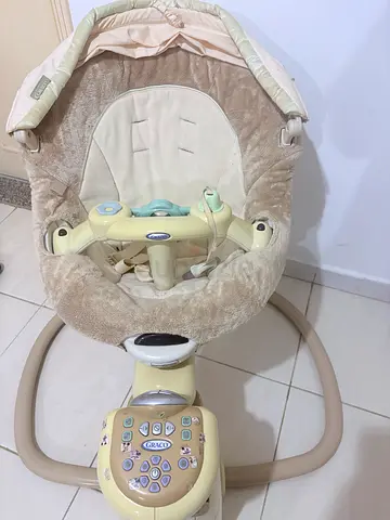 Graco Electric Baby Swing - Plush Seat with Music and Vibration