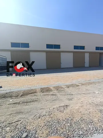 فرصة ذهبية لاصحاب الشركات والاستثمار في دولة الامارات مستودع للايجار السنوي بمنطقة الجرف الصناعية 2 علي طريق محمد بن زايد سهلة المخرج للشارقة ودبي قري