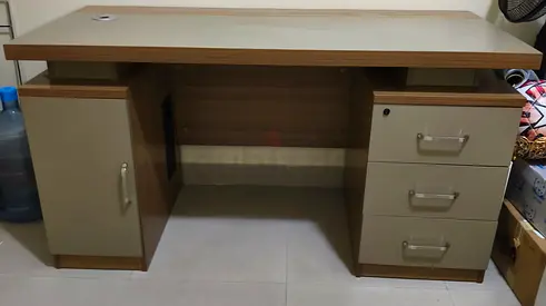 Wooden Office Desk with Storage Drawers — perfect Condition