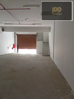 Available for annual rent in Ajman, Al Jurf Industrial Area 1: a warehouse with a mezzanine floor.