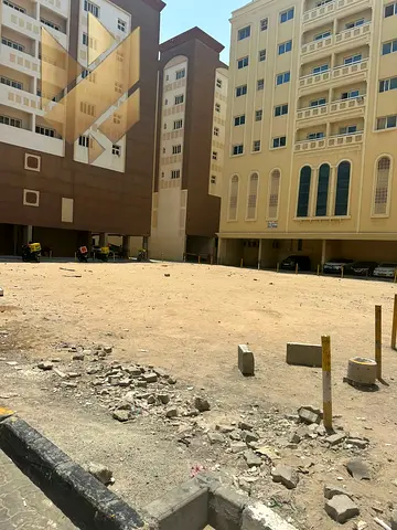 فرصة استثمارية مميزة | باركن واسع للإيجار في مويلح الجديدة – موقع استراتيجي على شارع رئيسي
