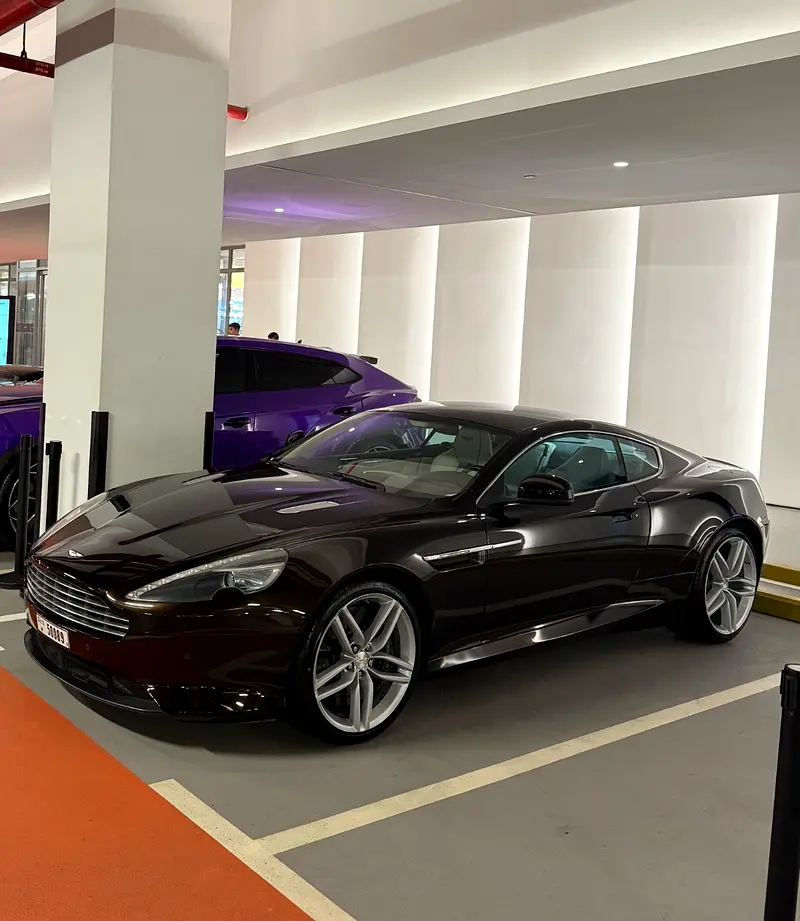 Aston Martin DB9 2012 — photo 1 of 10