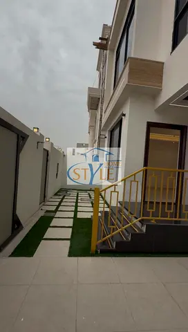 Villa for sale on the main street, ready to move in, with a high return on investment in one of the most prestigious areas of Ajman. Freehold ownershi