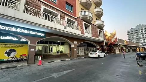 Street-Facing Shop | CBD-29 | Glass Frontage