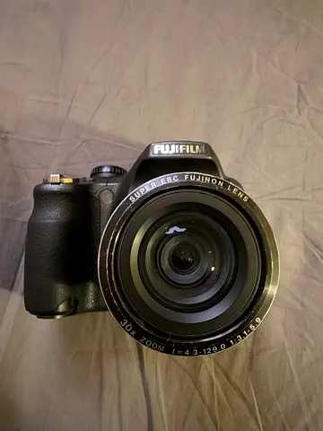 Fujifilm SL310 with battery 30x zoom