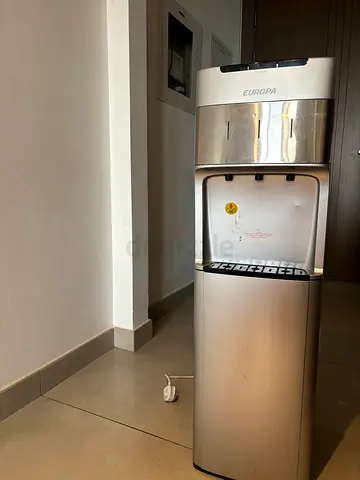 Water dispenser bottom load