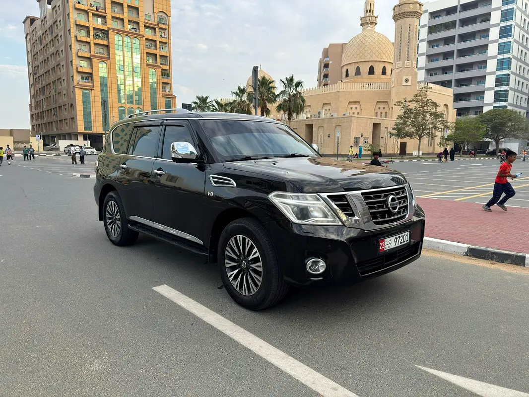 Nissan Patrol 2018 — photo 1 of 14