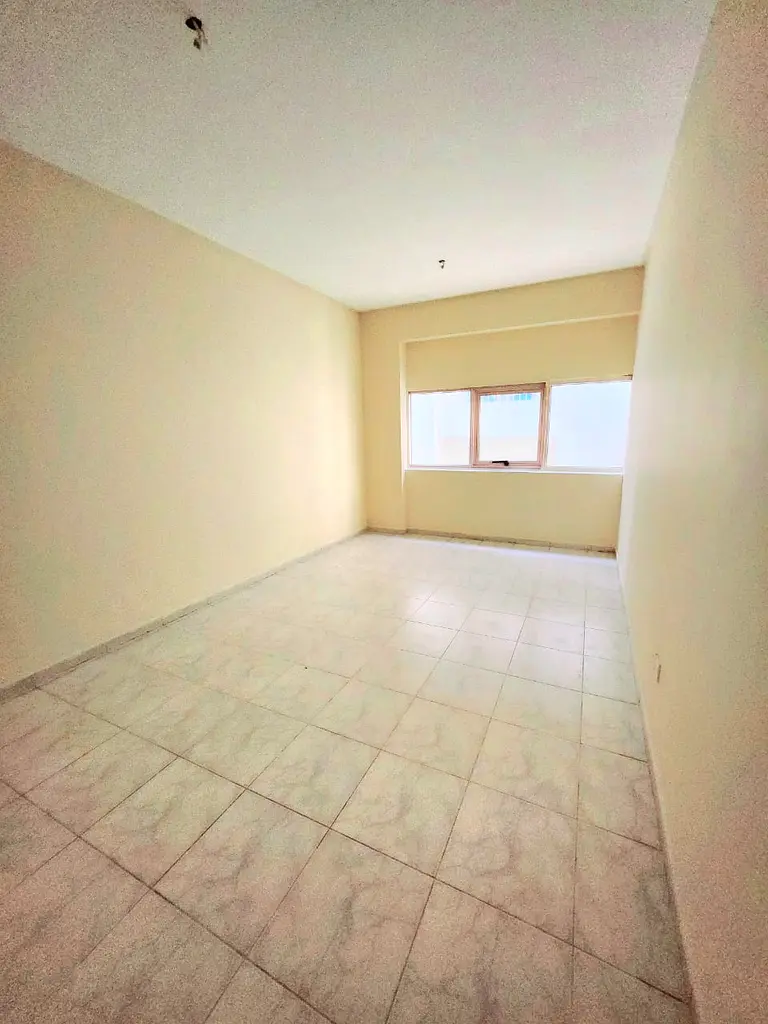 Closed Hall | 1-BHK | Clsoe to Bus Stop | Central AC | For Family | Prime📍 Location