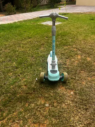 Kids three-wheel scooter - light blue, good condition