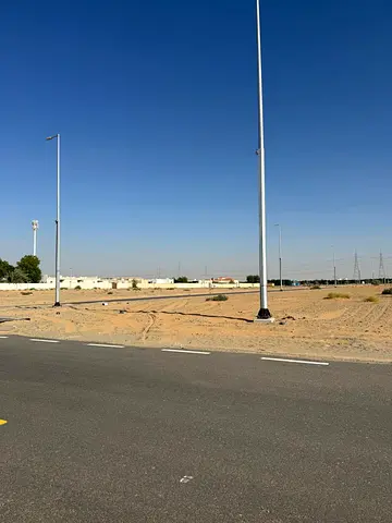 أرض سكنية مميزة للبيع في مزيرعة 3013 – مواجهة مباشرة للحديقة