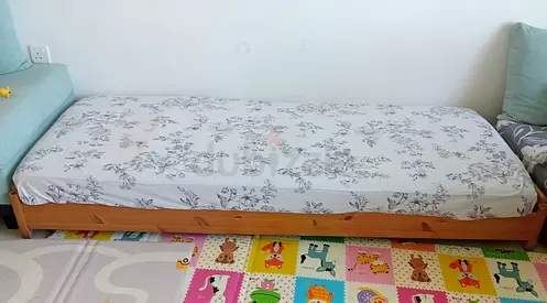 Single wooden daybed with mattress — simple, comfortable, good condition