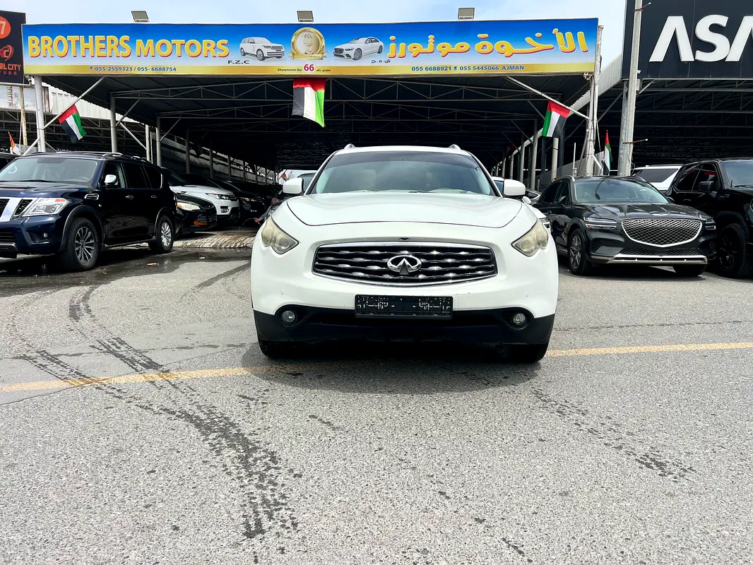 Infiniti FX45/FX35 2010 — photo 1 of 16