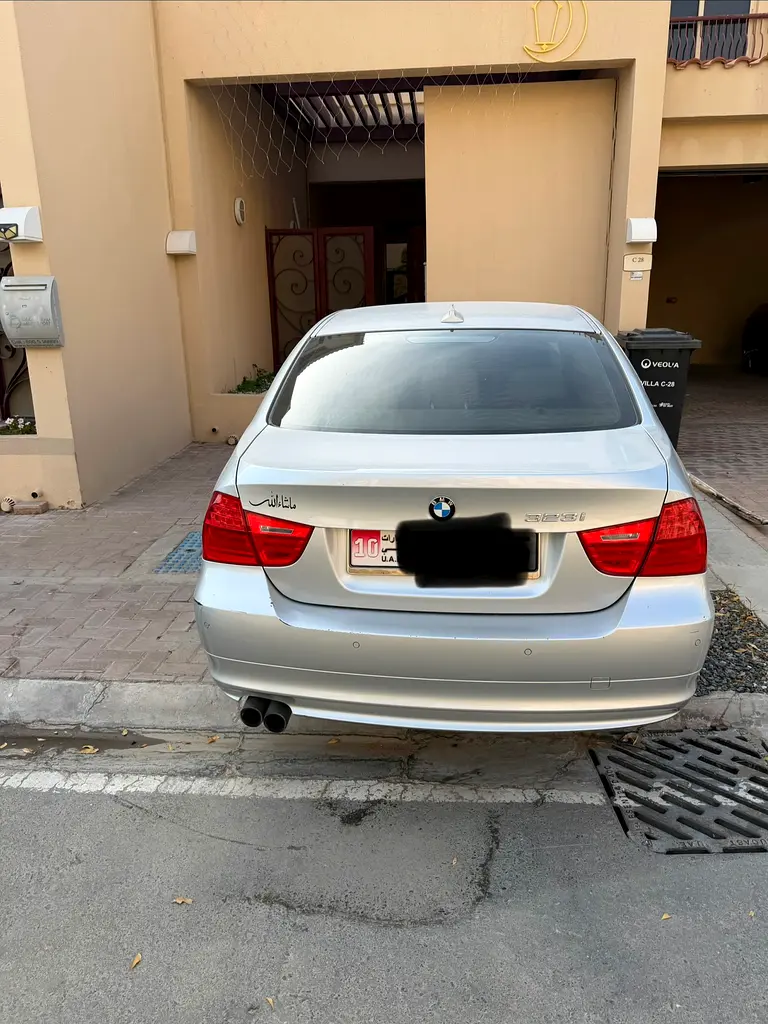 BMW 3-Series 2010 — photo 1 of 3