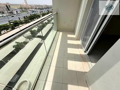 استوديو مع شرفة بإطلالة مفتوحة، مساحة 500 قدم مربع، حجم كبير
