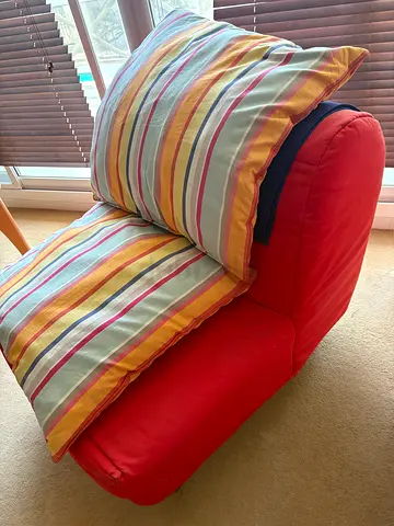 Single-Seat  Chair / Fold out single bed with Cushions