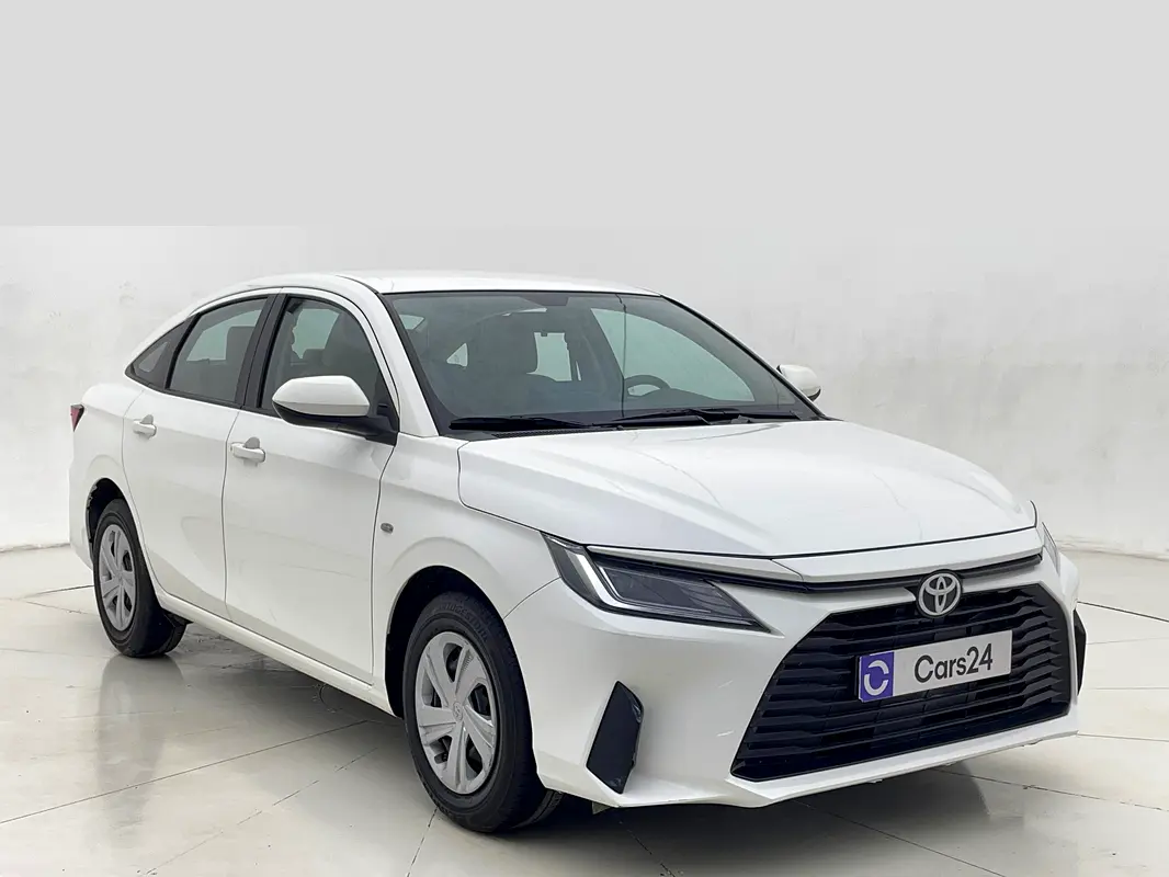 Toyota Yaris 2024 — photo 1 of 13