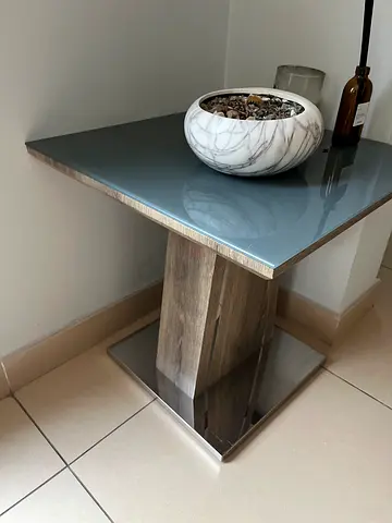 Modern square glass-top side table with wooden base, 50cm x 50cm x 50cm