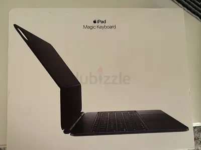 Apple Magic keyboard for iPad Pro 13 M4/M5 black English-Arabic in excellent condition 1000 Dhs.